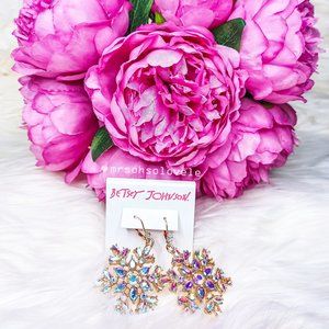 BETSEY JOHNSON Christmas Winter Wonderland Snowflake Iridescent Earrings